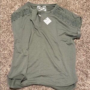 Cupio Women's Green Lace Accent Top